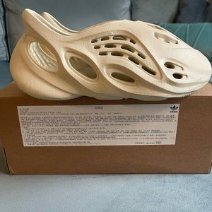 Beige Yezzy Foam Runners